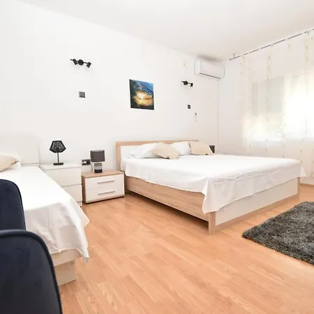 Damir Apartment Ražanac