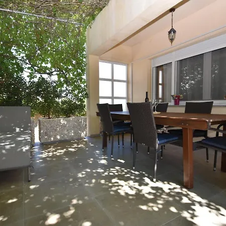 Damir Apartment *