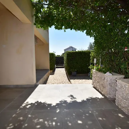 Apartment Damir *
